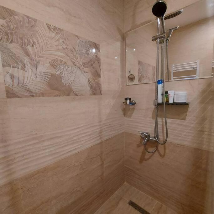 Ferienwohnung Семи Гарден Borowez Exterior foto